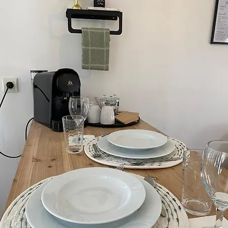 Apartment Studio Dans Lotissement Calme, Proche Du Centre *